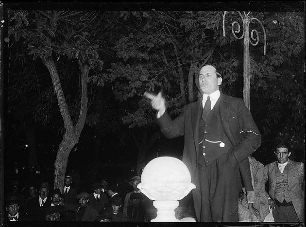 Nicolás Repetto en Plaza Pringles