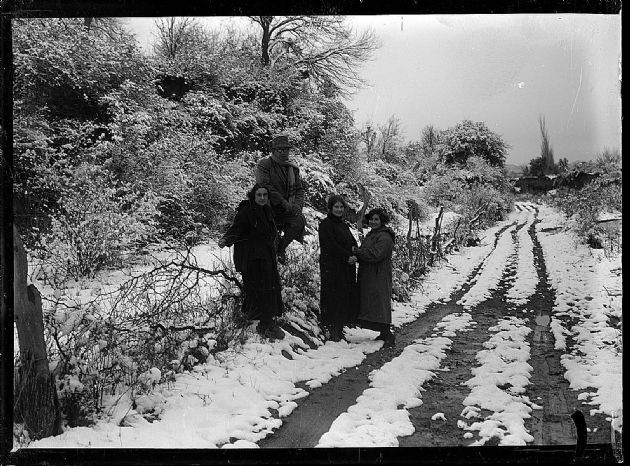 Paisaje rural nevado