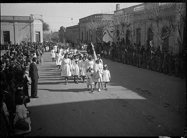 Desfile de la Escuela Paula Domínguez de Bazán