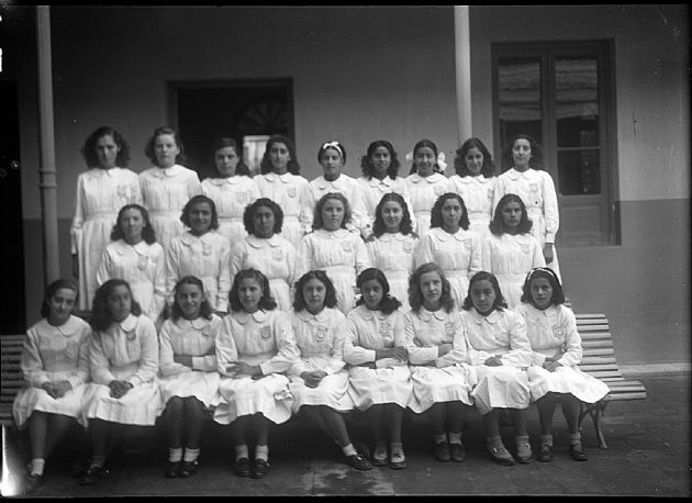 Alumnas de la Escuela Paula Domínguez de Bazán