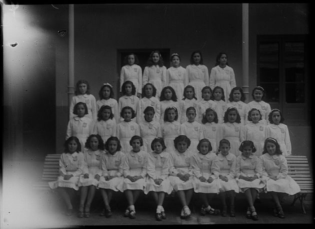 Alumnas de la Escuela Paula Domínguez de Bazán