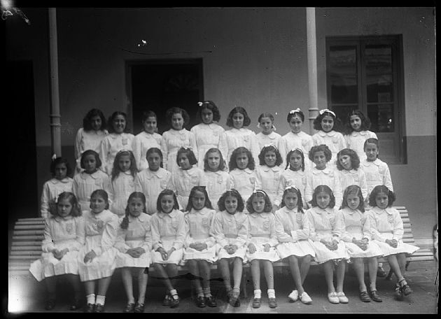 Alumnas de la Escuela Paula Domínguez de Bazán