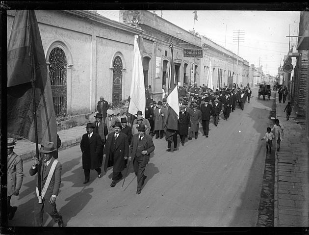 Marcha solemne por las calles de San Luis 1