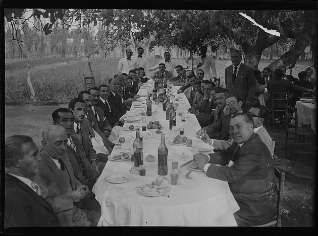 Almuerzo de camaraderia, alumnos y profesores del Colegio Nacional