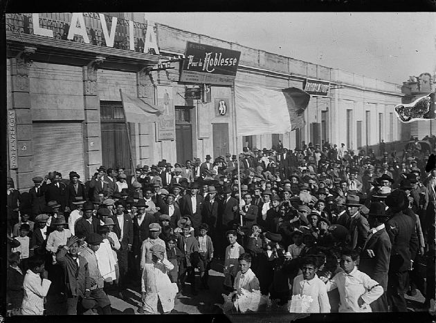 Marcha por calle Colón