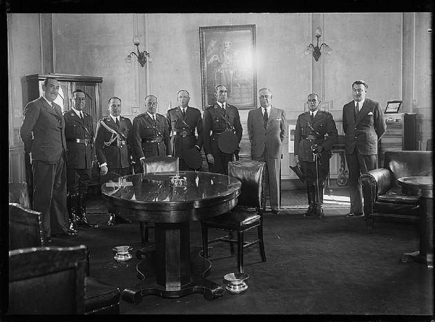 Toribio Mendoza y militares