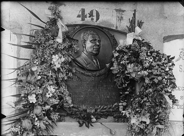 Placa de Don Salvador La Vía