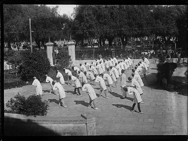 Alumnas de la Escuela Paula Domínguez de Bazán
