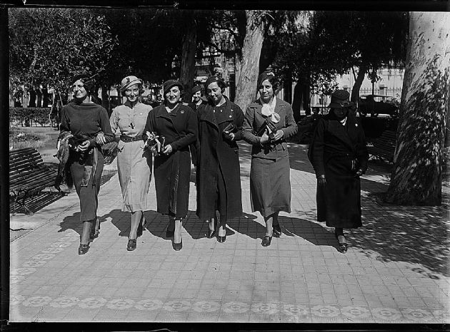 DAMAS PUNTANAS DE PASEO