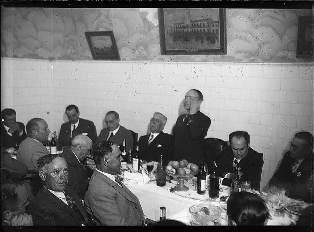 Toribio Mendoza en almuerzo