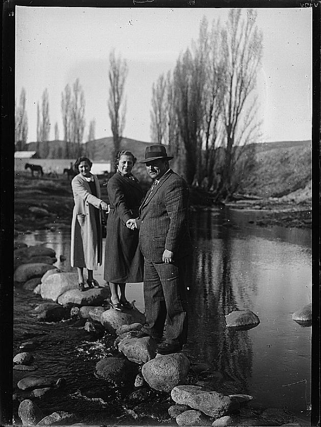Cruzando el Río.