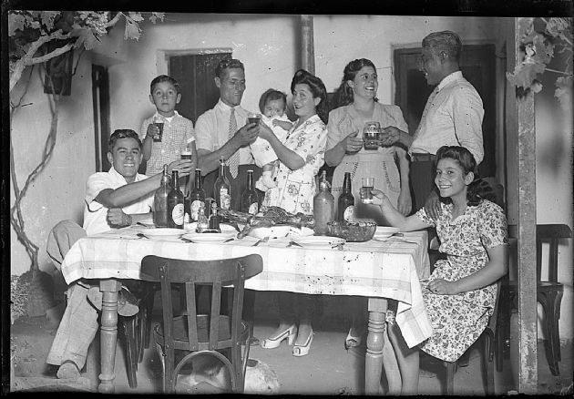 Celebrando en el Patio
