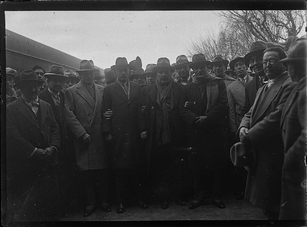 Políticos en Estación de Ferrocarril