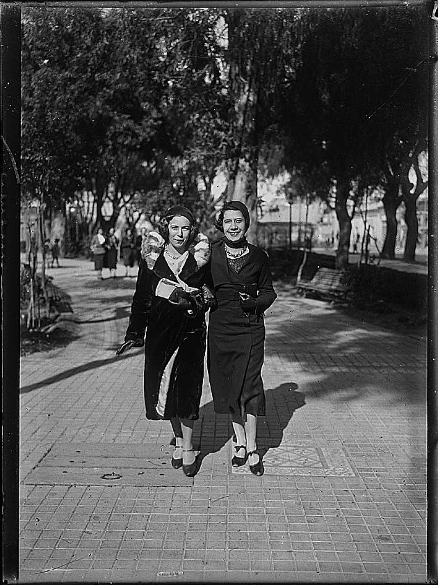 DAMAS PUNTANAS DE PASEO