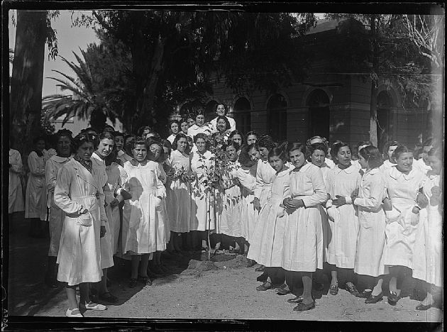 Alumnas de la Escuela Paula Domínguez de Bazán