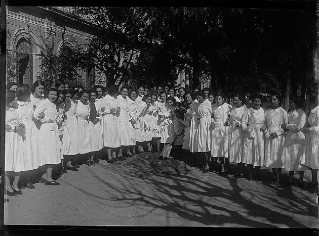 Alumnas de la Escuela Paula Domínguez de Bazán 1