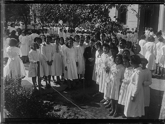 Alumnas de la Escuela Paula Domínguez de Bazán 2