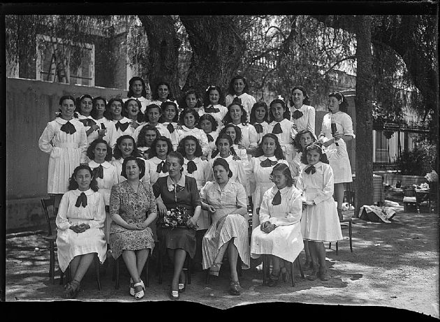 Alumnas de la escuela Paula Dominguez de Bazán