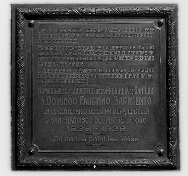 Placa Homenaje a Sarmiento.