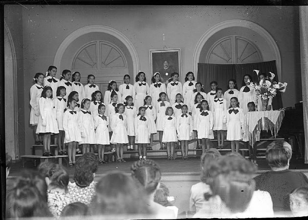 Alumnas de la Escuela Paula Domínguez de Bazán 6