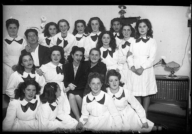 Alumnas de la Escuela Paula Domínguez de Bazán 10