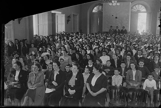 Acto en Esc. Paula Domínguez de Bazán