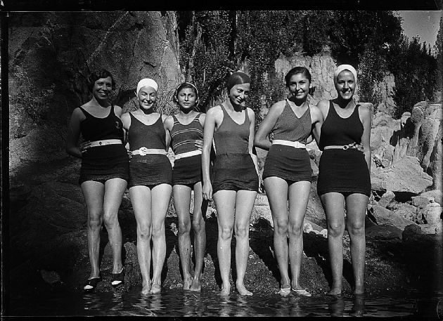 Jóvenes Bañistas I