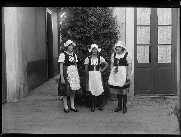 Disfrazadas de Holandesas