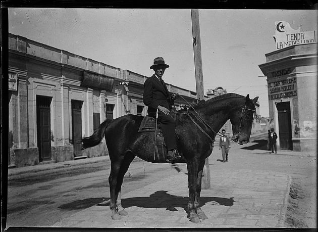 Frente al Mercado Municipal