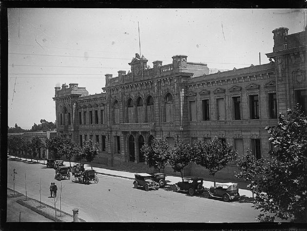 Frente de la Casa de Gobierno de San Luis.
