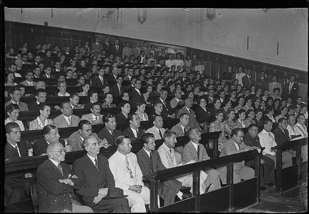 Conferencia en Aula Magna 1