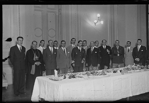 Autoridades en Salón Blanco