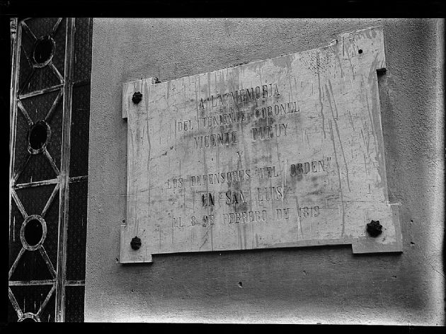 Placa en homenaje a Vicente Dupuy.