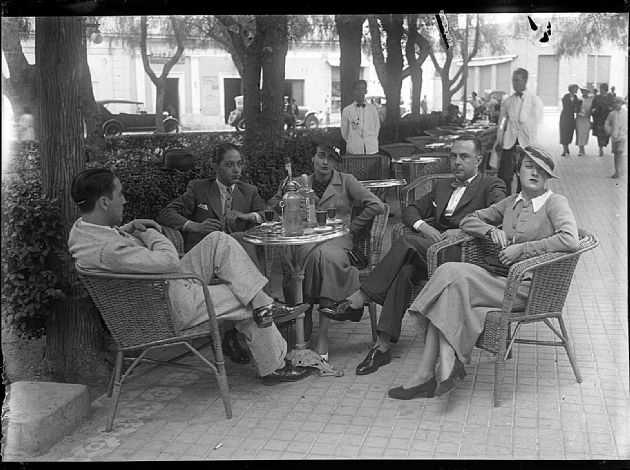 Confitería en Plaza Pringles 2