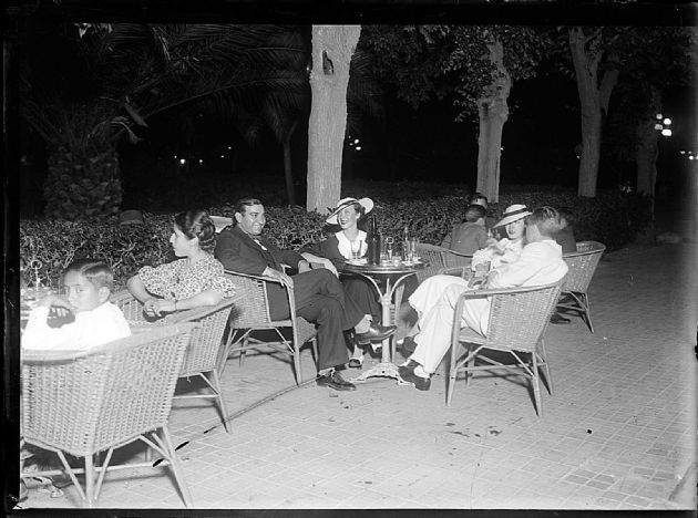 Confitería en Plaza Pringles 3