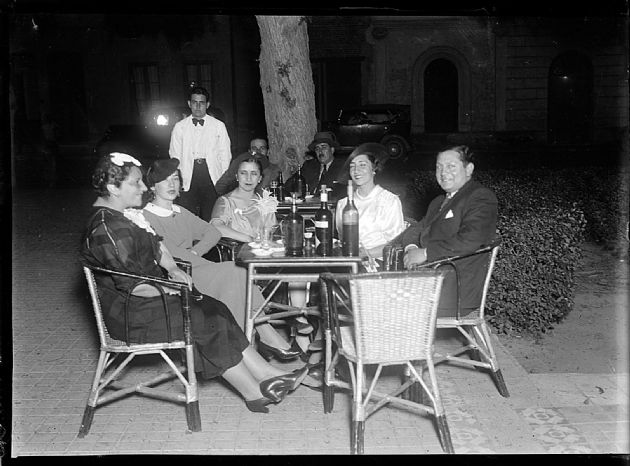 Confitería en Plaza Pringles 4