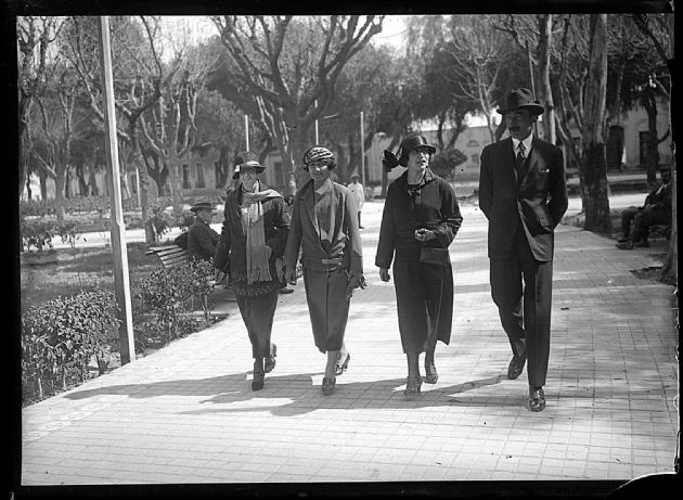 Paseo por la Plaza 2