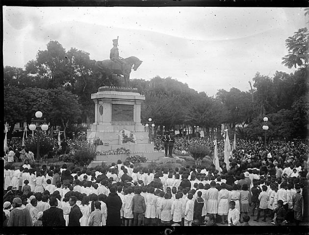 Acto en Plaza Pringles 3