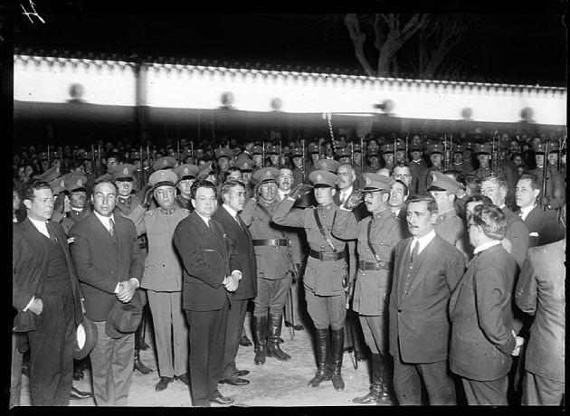 El Dr. Alberto Arancibia Rodríguez con Militares