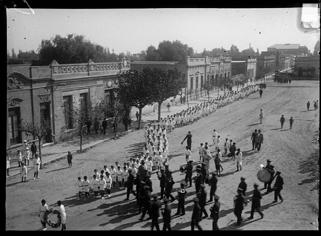 Desfile de Niños por calle San Martín