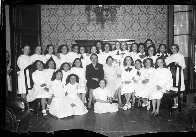 Alumnas de la Escuela Paula Domínguez de Bazán