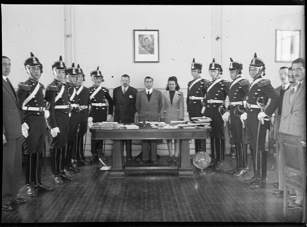 Granaderos en Casa de Gobierno