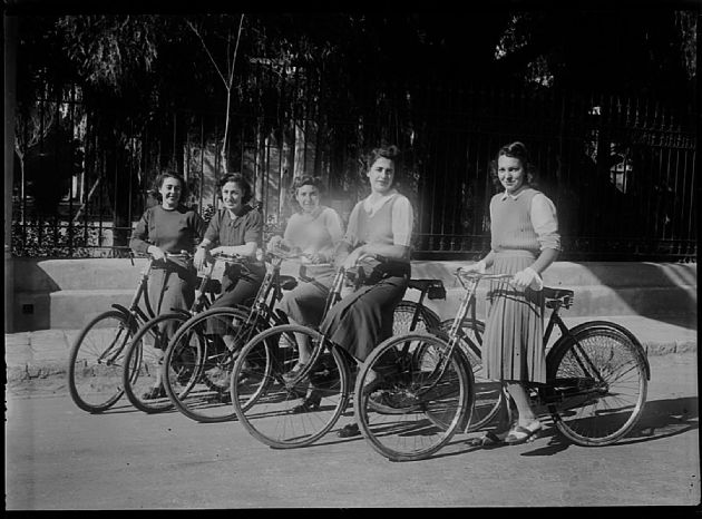 Jovencitas Ciclistas I