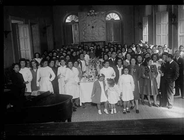 Egresadas de la Escuela Paula Domínguez de Bazán