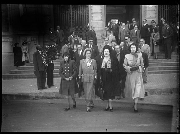 Funcionarios saliendo de Casa de Gobierno