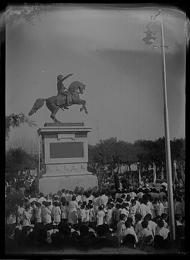 Acto en Plaza Independencia 1