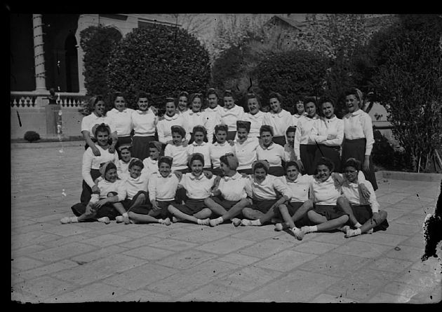 Alumnas de la escuela Paula Domínguez de Bazán