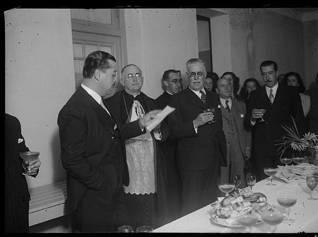 Brindis con autoridades