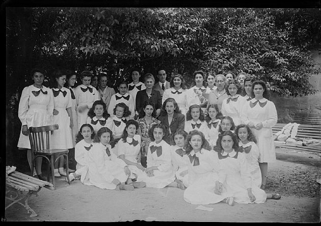 Alumnas de la Escuela Paula Dominguez de Bazán