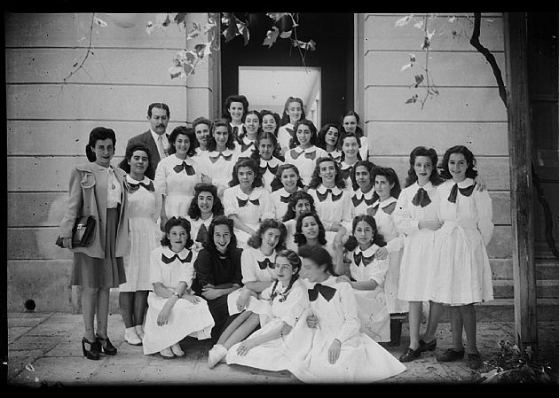 Alumnas de la Escuela Paula Dominguez de Bazán